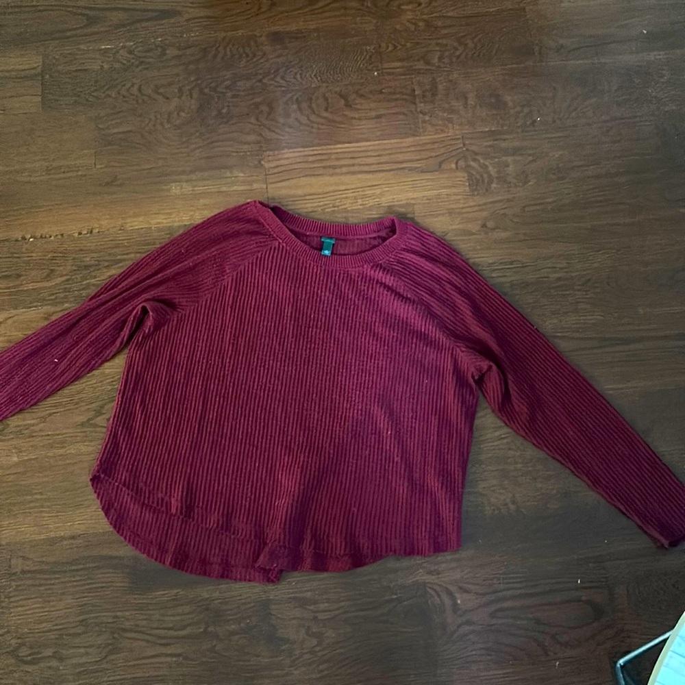 Maroon knit long sleeve sweater